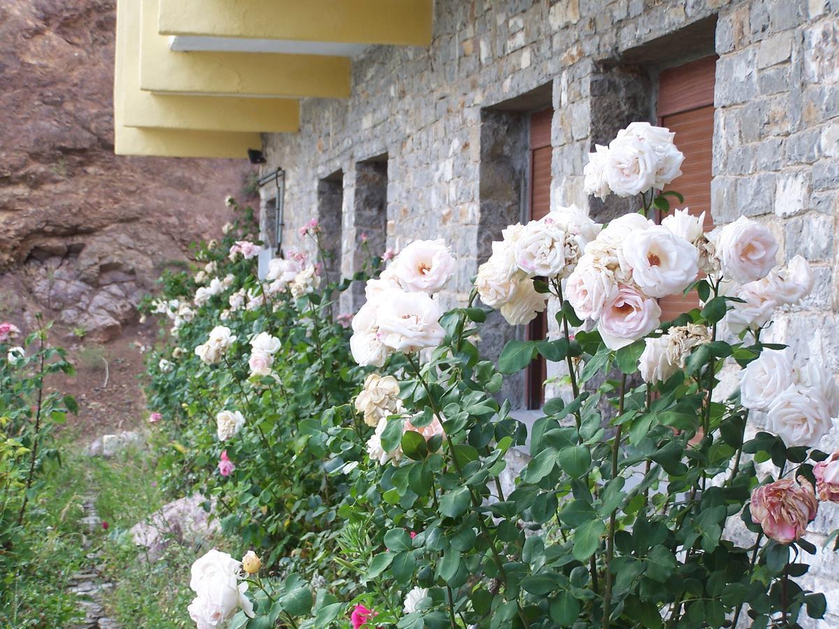 Valia Calda Hotel Perivoli  Bagian luar foto